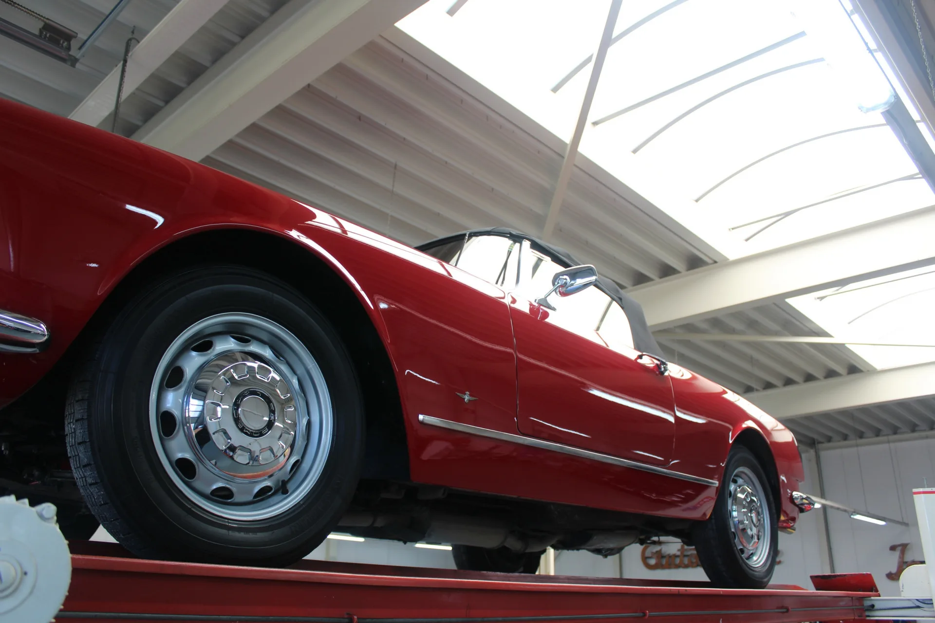 1962 Alfa Romeo 2600 Spider Touring, 8/30
