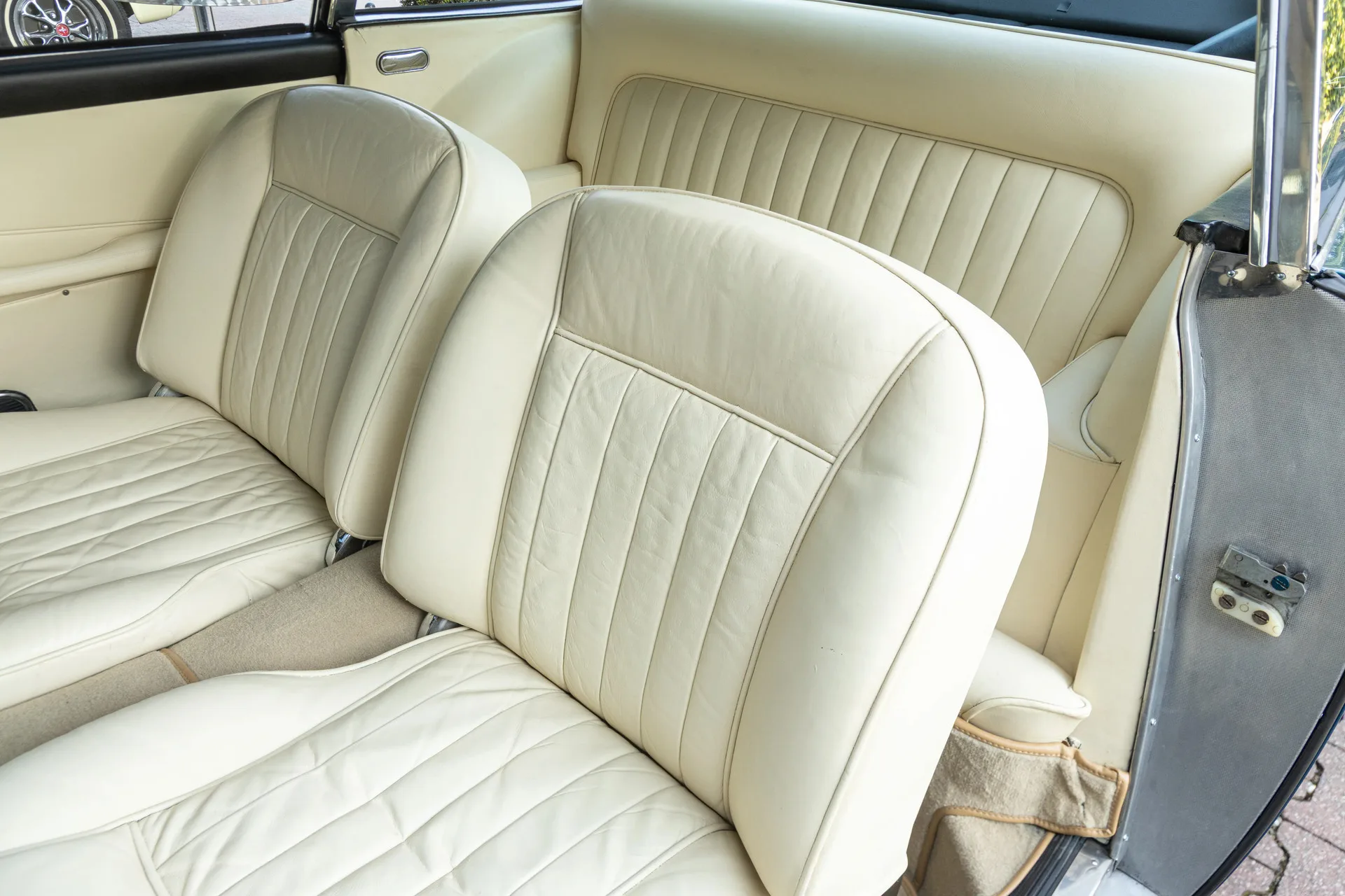 1962 Aston Martin DB4 Vantage SS Series IV, 9/30