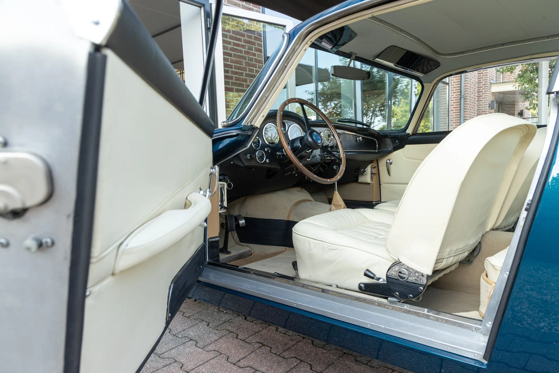 1962 Aston Martin DB4 Vantage SS Series IV, 17/30