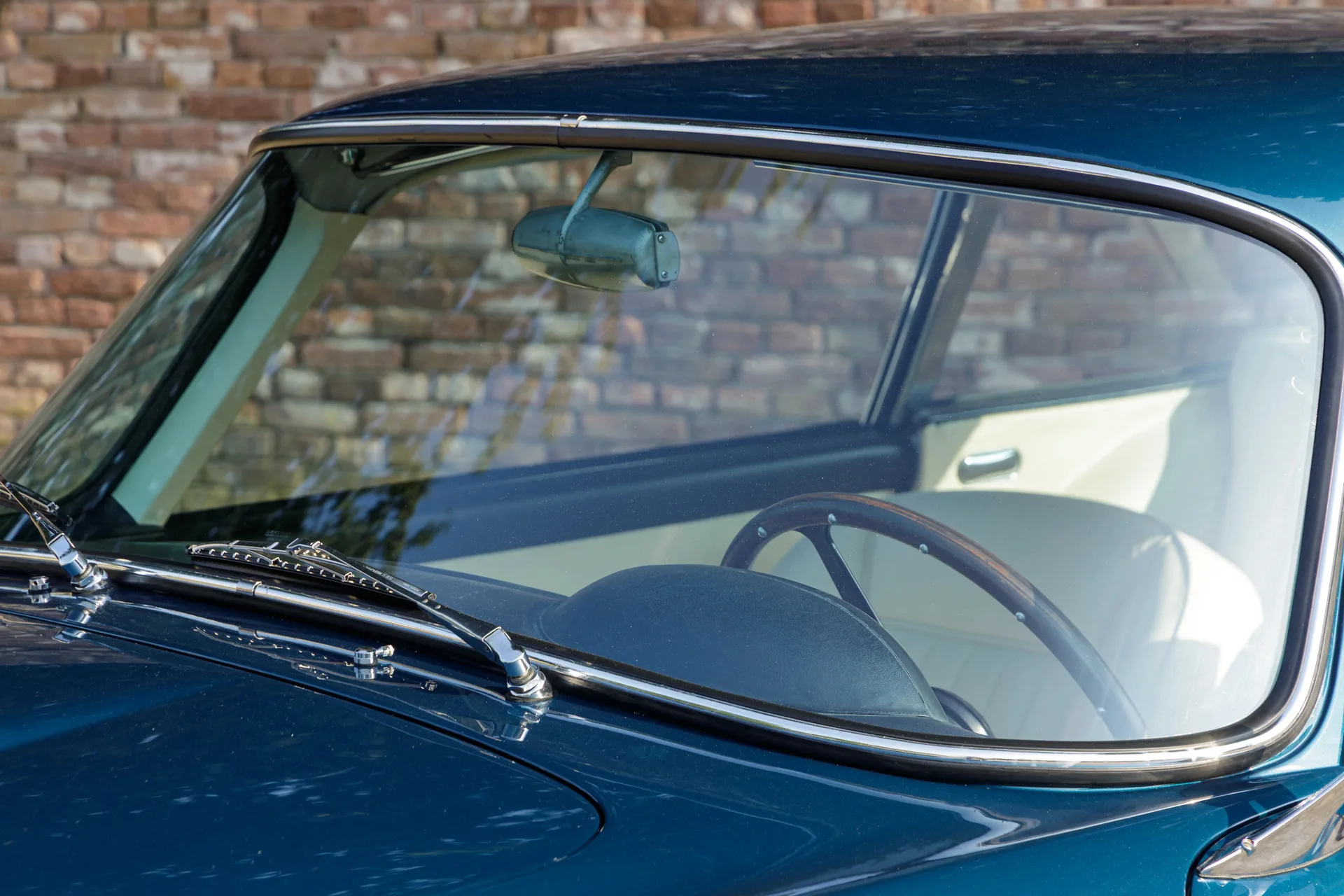 1962 Aston Martin DB4 Vantage SS Series IV, 25/30