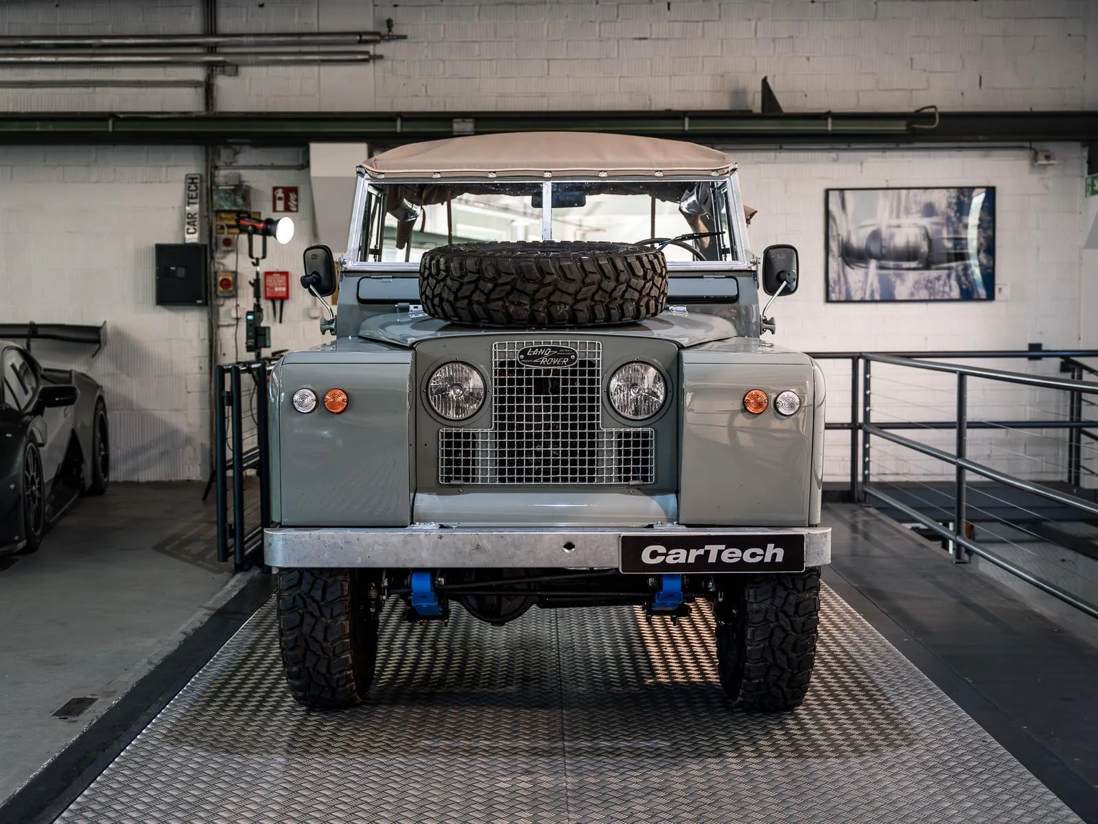 1962 Land Rover Series IIA 88 V8, 4/20