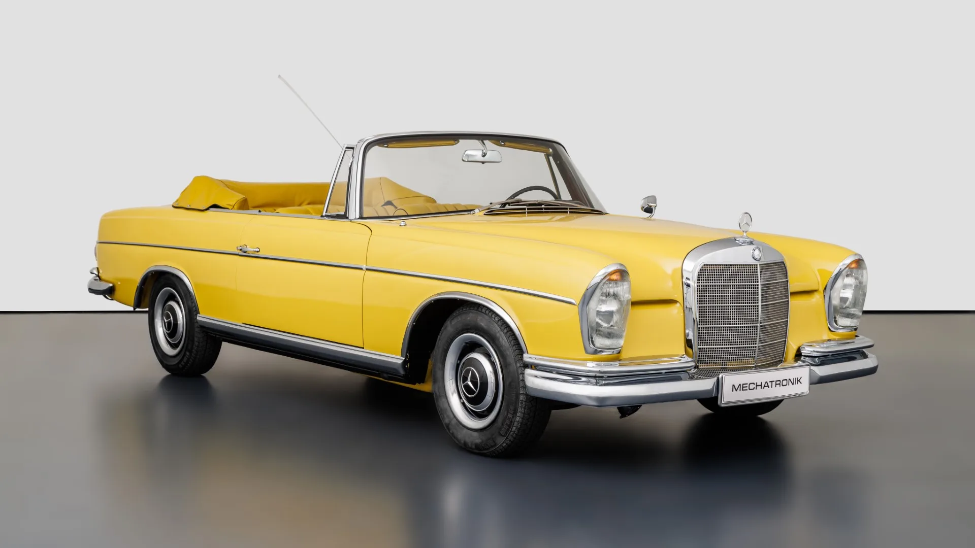 1962 Mercedes-Benz 300 SE Cabriolet proposée par un concessionnaire spécialisé à Pleidelsheim, Allemagne, photo principale