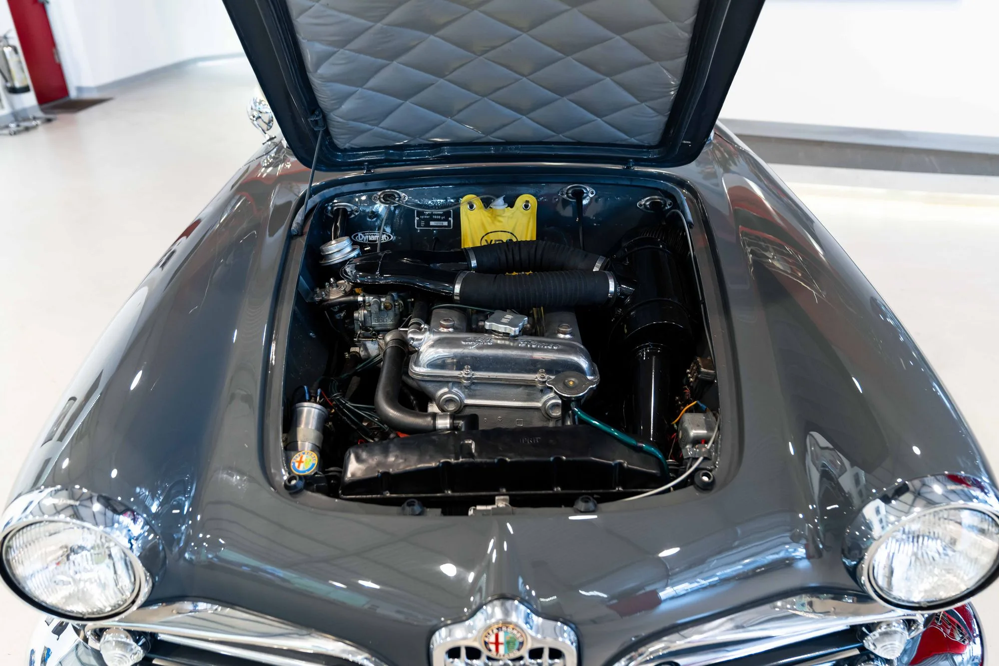 1963 Alfa Romeo Giulia Spider, 15/16