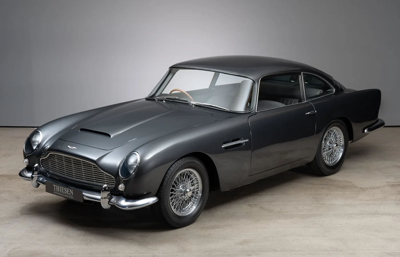 1963 Aston Martin DB4 Vantage Series V angeboten von einem Fachhändler in Hamburg, Deutschland, Hauptfoto