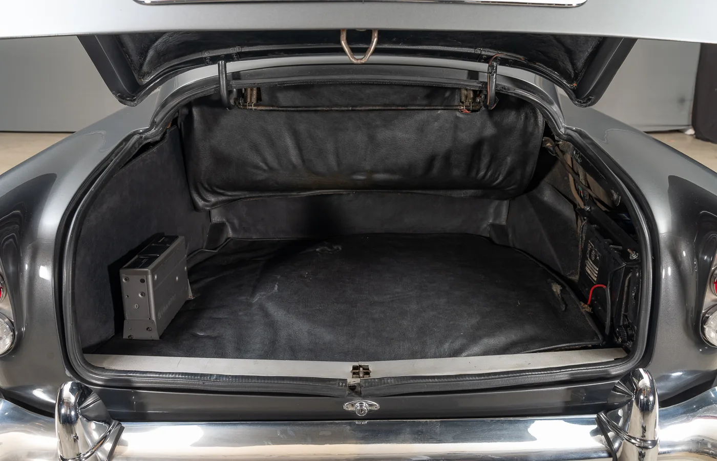 1963 Aston Martin DB4 Vantage Series V, 14/30