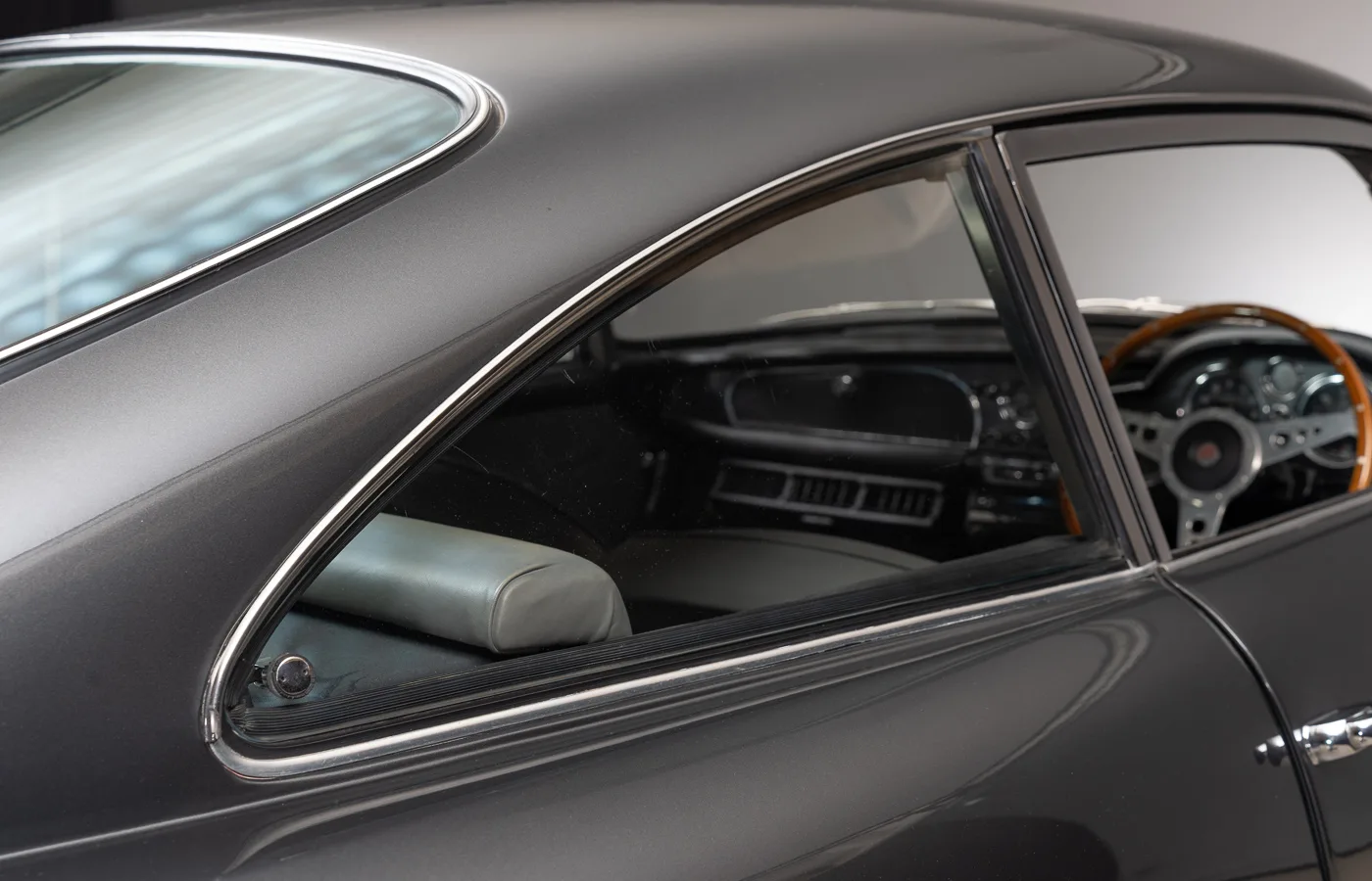 1963 Aston Martin DB4 Vantage Series V, 20/30