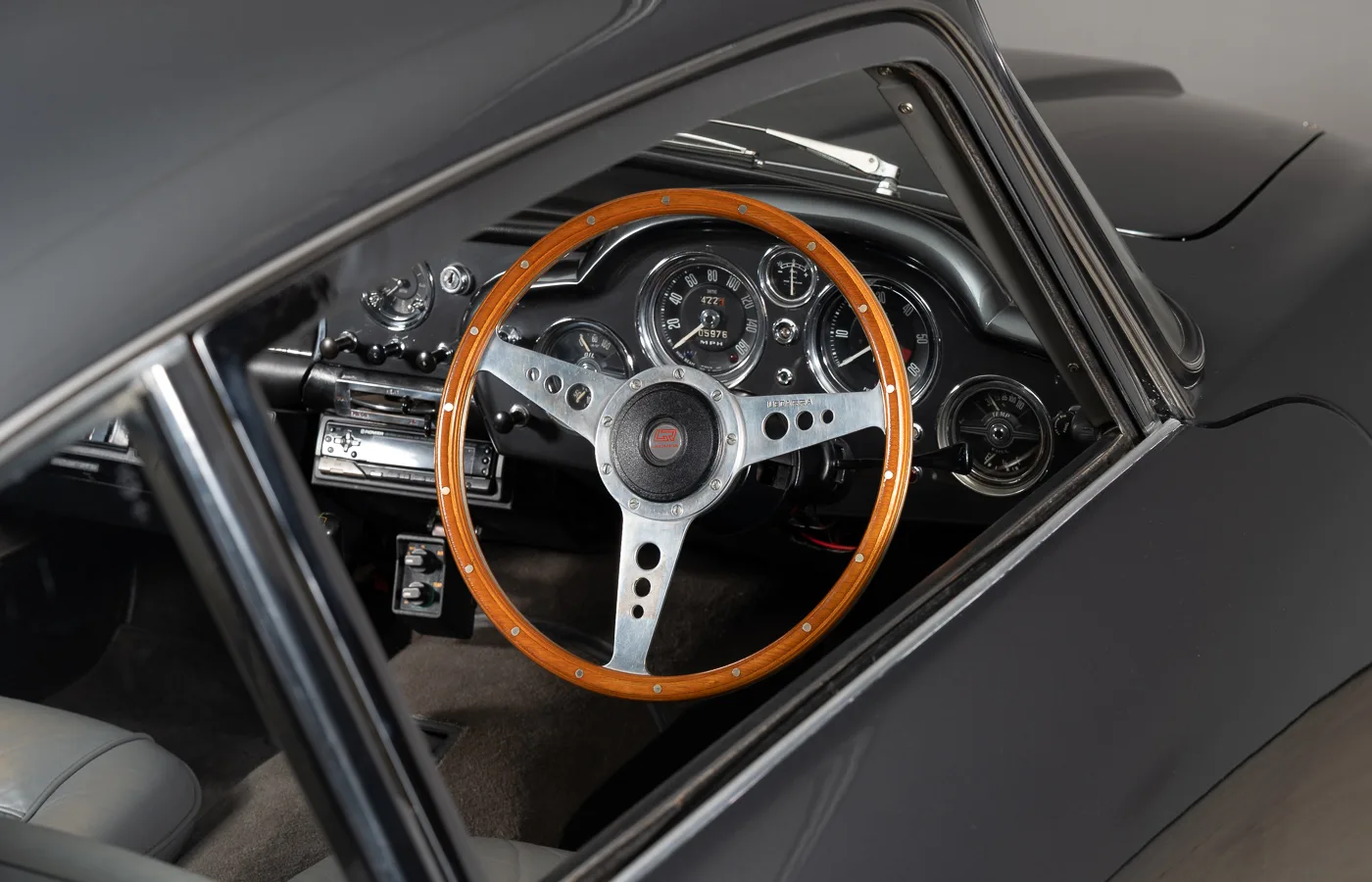 1963 Aston Martin DB4 Vantage Series V, 24/30
