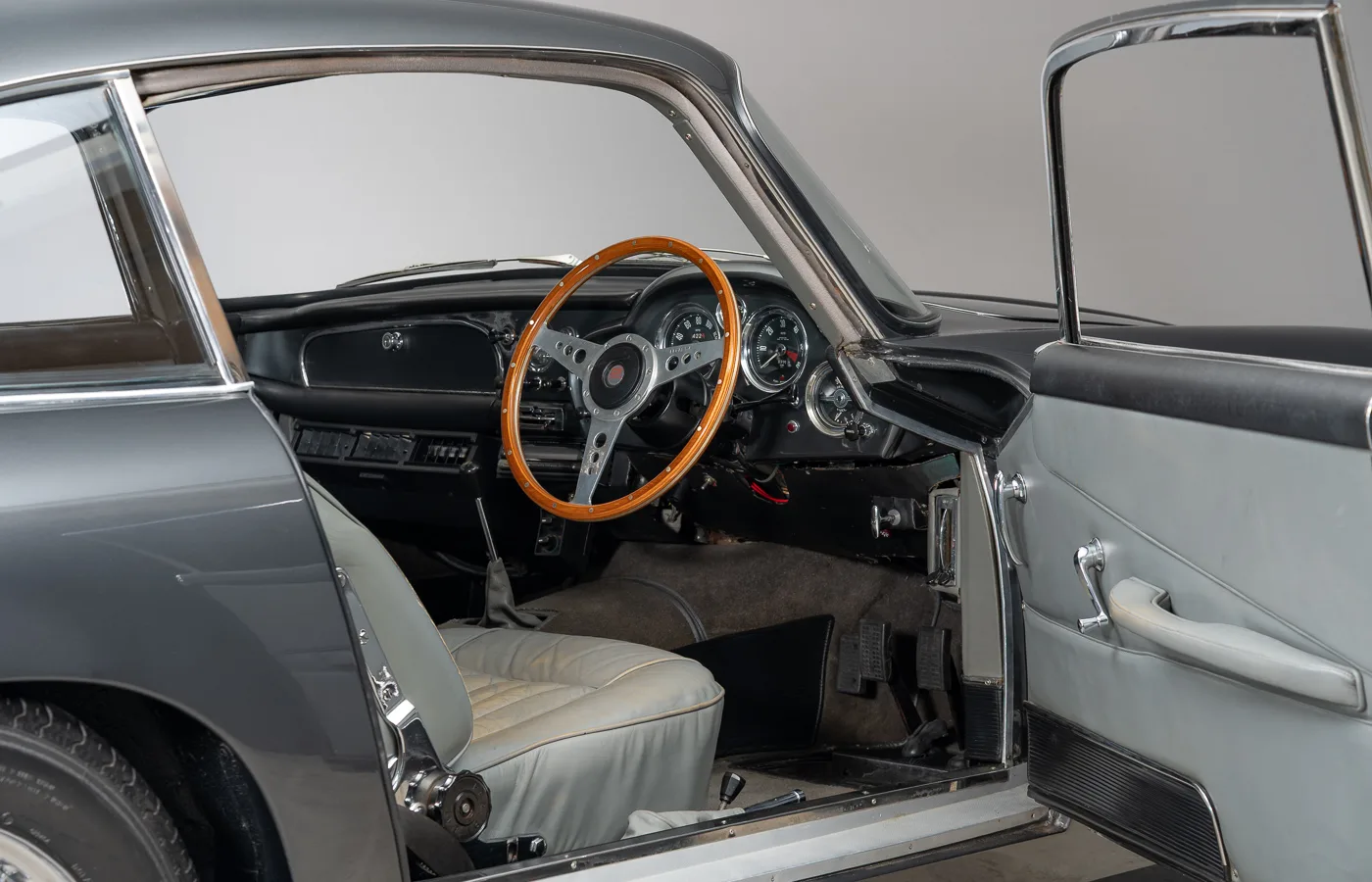 1963 Aston Martin DB4 Vantage Series V, 25/30