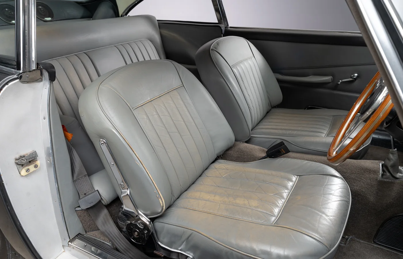1963 Aston Martin DB4 Vantage Series V, 26/30