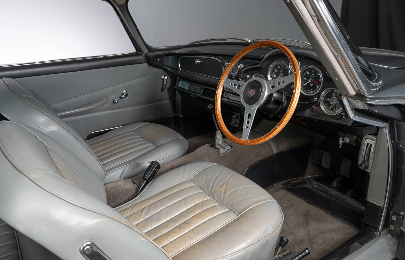 1963 Aston Martin DB4 Vantage Series V, 28/30