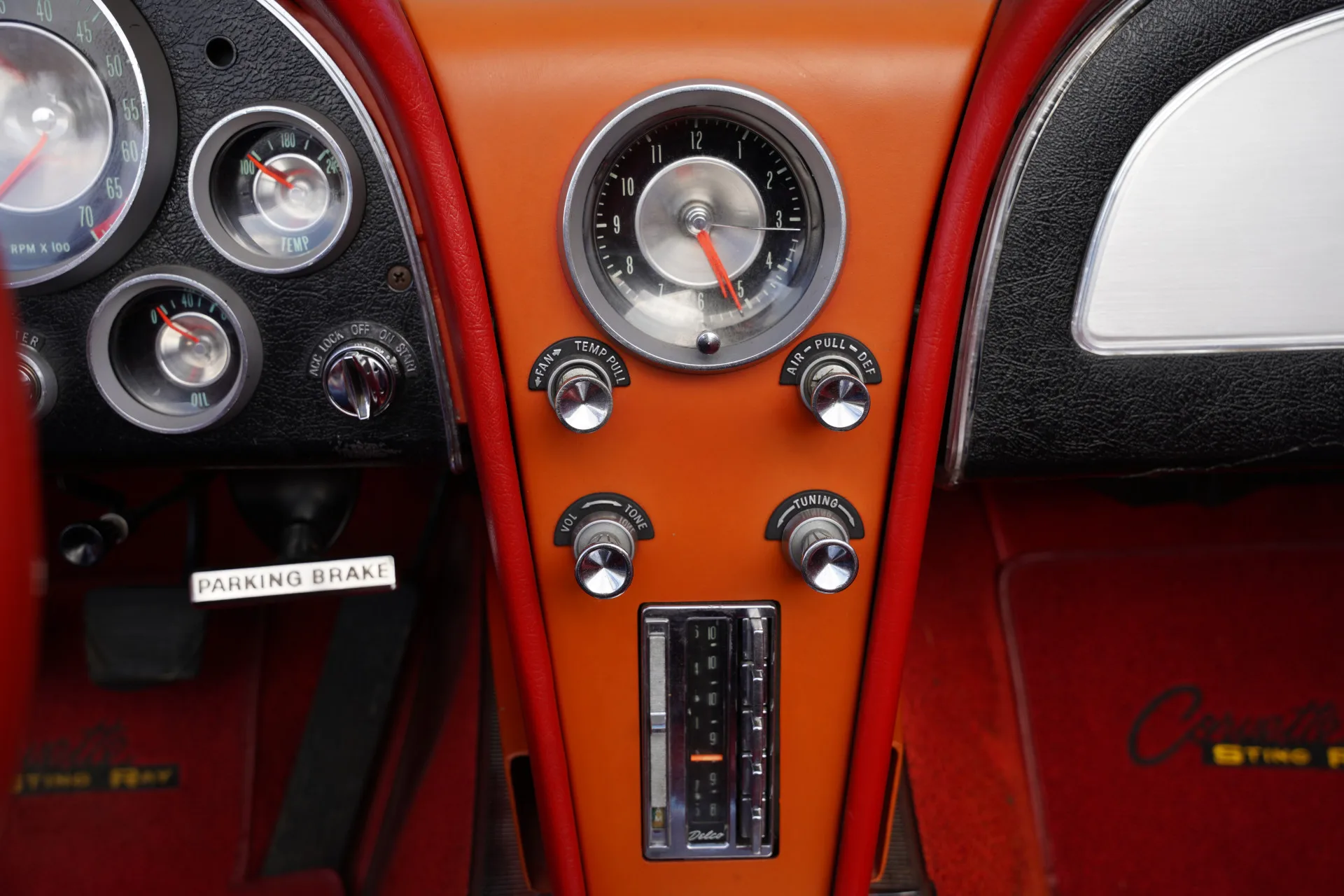 1963 Chevrolet Corvette C2 Sting Ray Convertible, 28/30