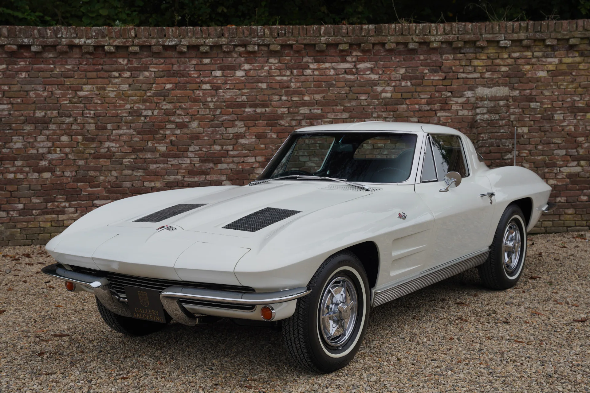 1963 Chevrolet Corvette C2 Sting Ray Split Window offered by a specialist dealer in Brummen, Netherlands, main photo