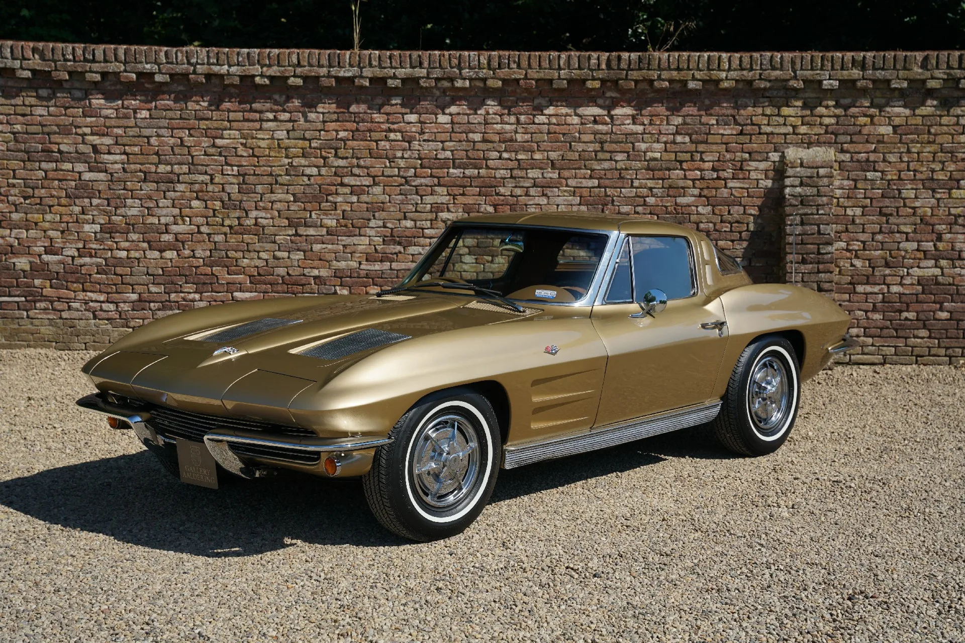 1963 Chevrolet Corvette C2 Sting Ray Split Window offered by a specialist dealer in Brummen, Netherlands, main photo