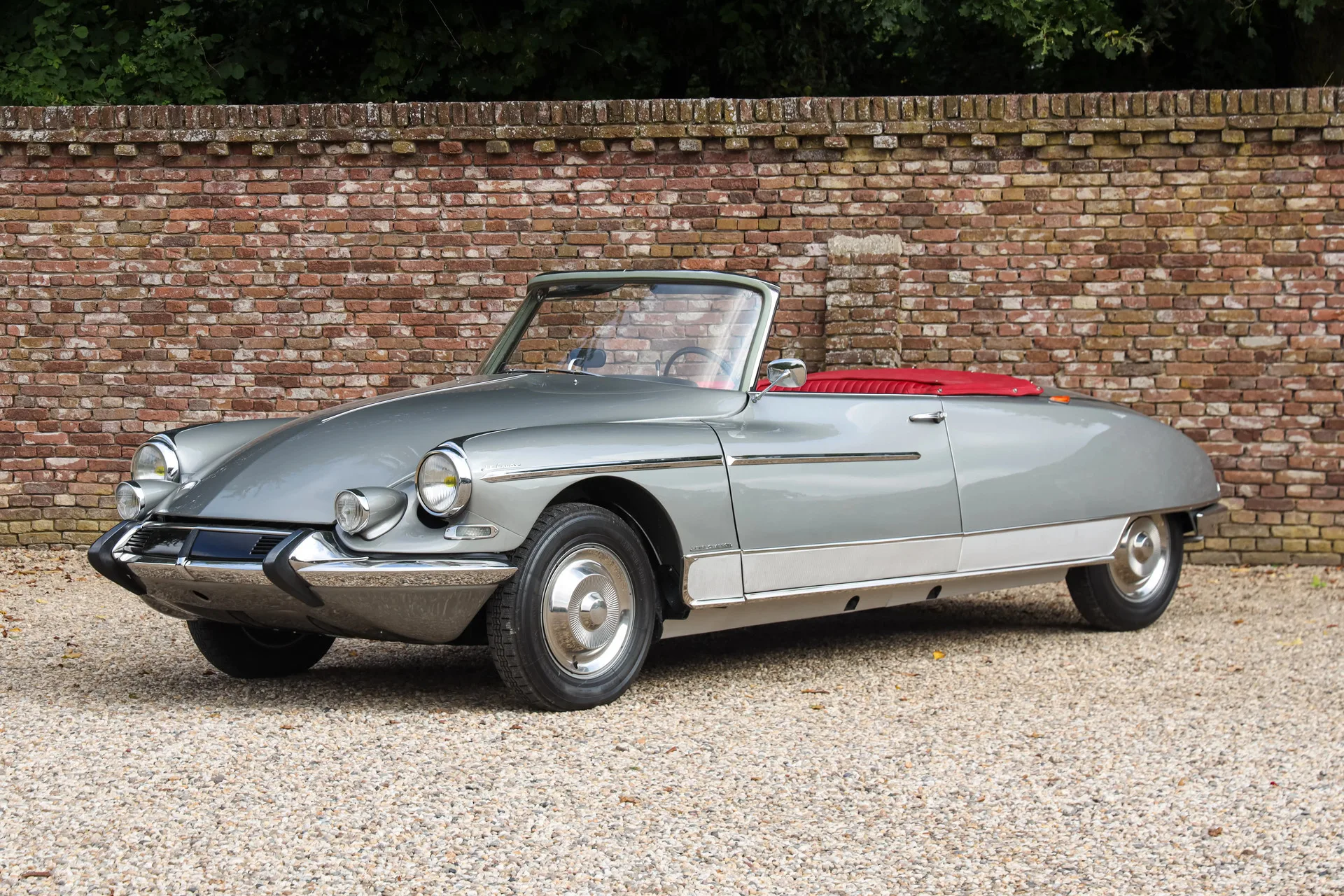 1963 Citroën DS 19 Le Caddy Chapron offered by a specialist dealer in Brummen, Netherlands, main photo