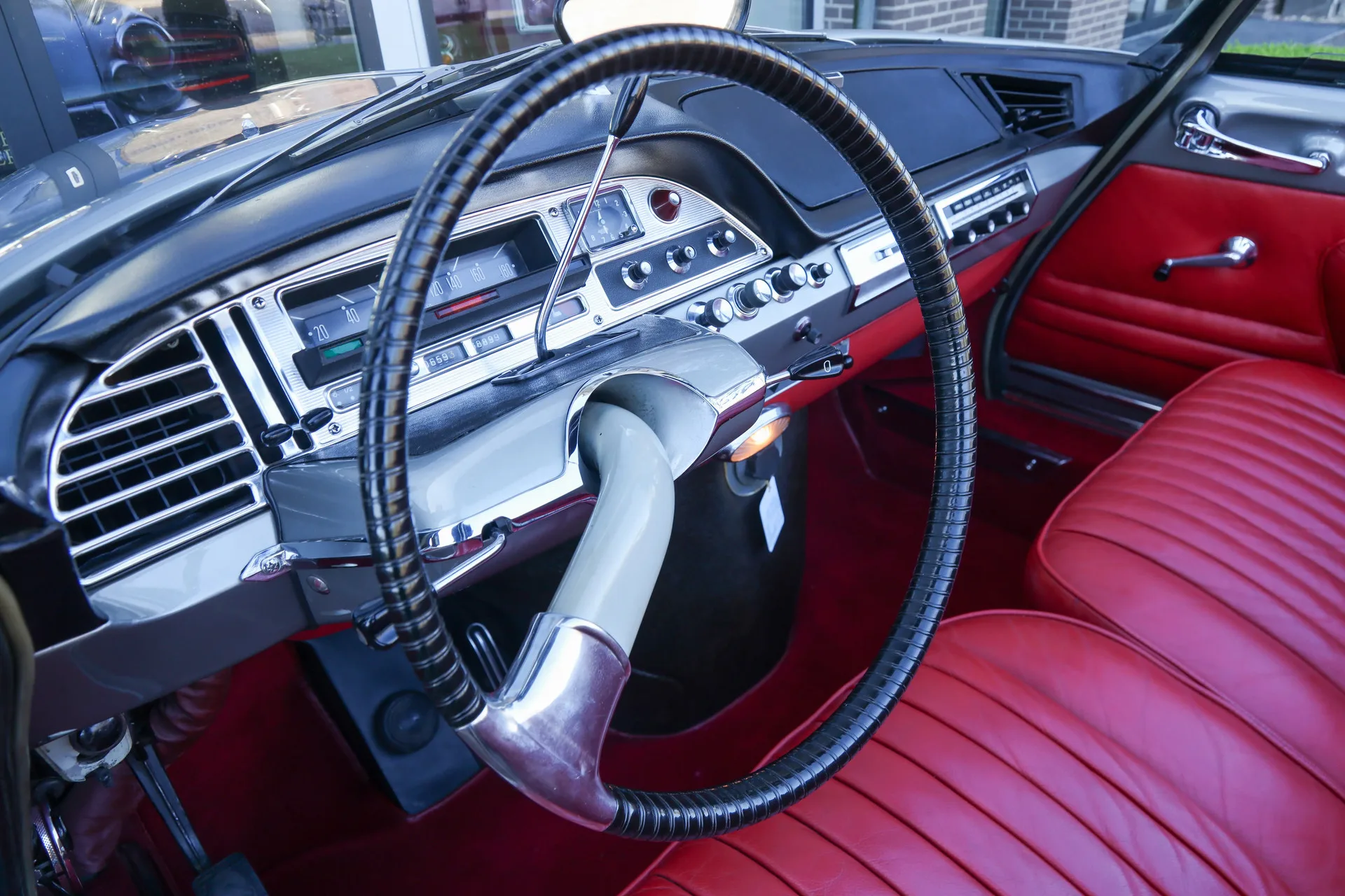 1963 Citroën DS 19 Le Caddy Chapron, 3/30