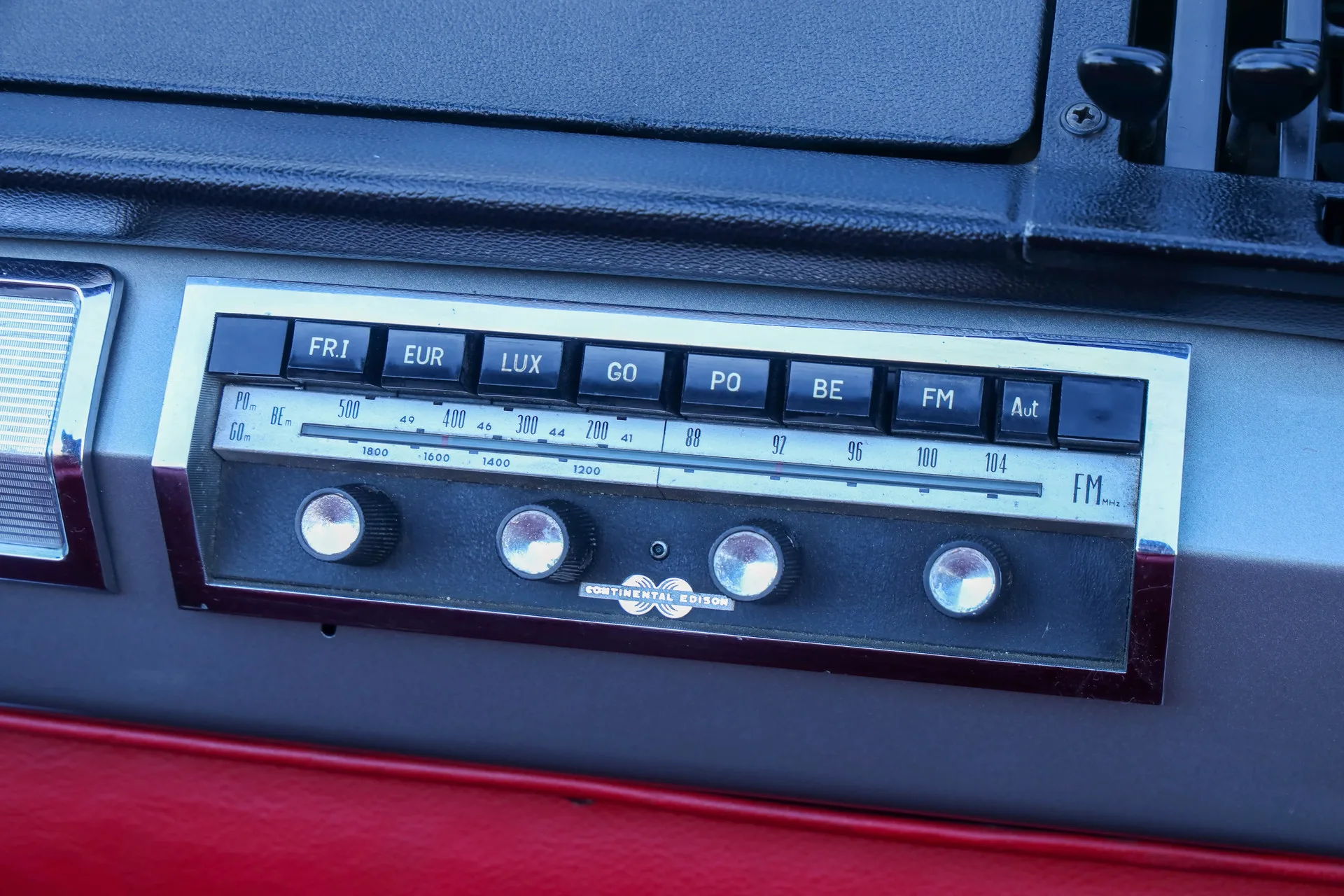 1963 Citroën DS 19 Le Caddy Chapron, 28/30