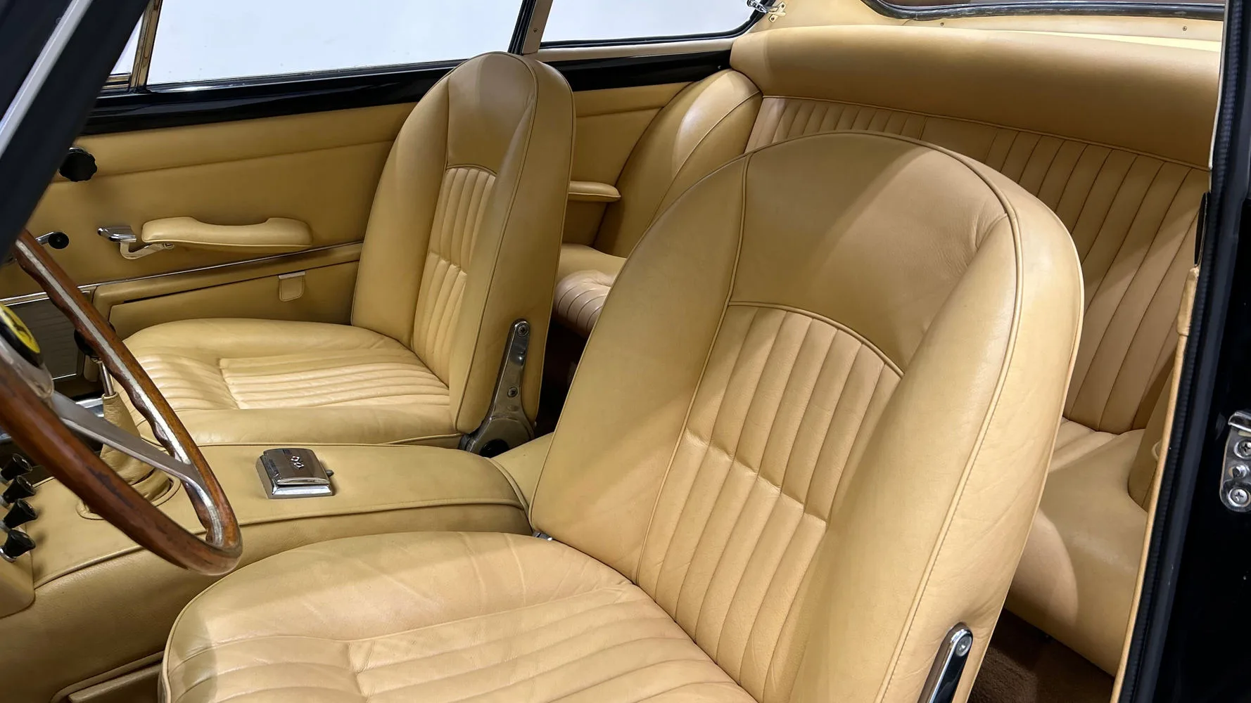 1963 Ferrari 330 America, 24/27