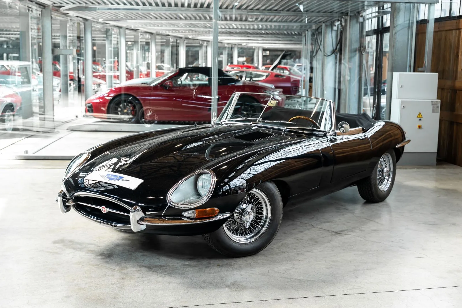 1963 Jaguar E-Type 3.8 Roadster offered by a specialist dealer in Neuss, Germany, main photo