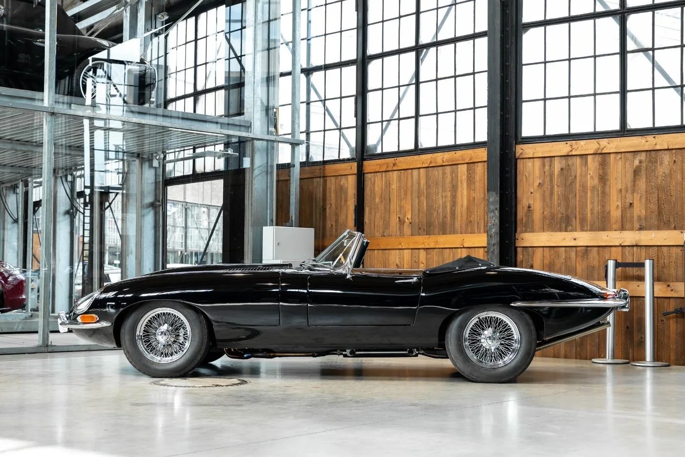 1963 Jaguar E-Type 3.8 Roadster proposée par un concessionnaire spécialisé à Neuss, Allemagne, photo 6 sur 10