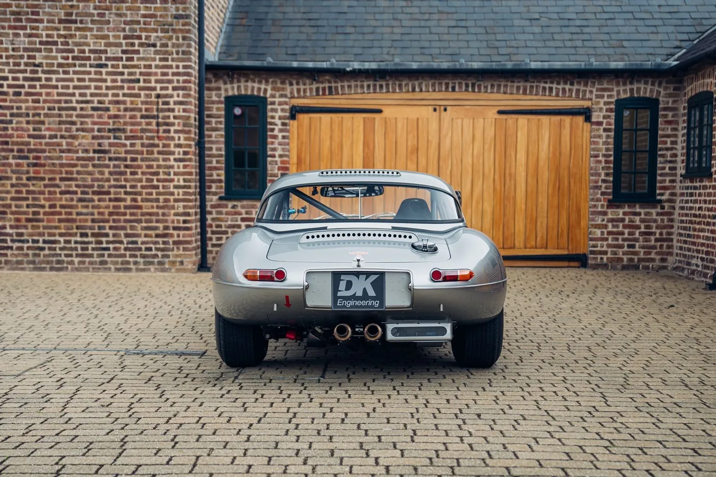 1963 Jaguar E-Type Lightweight Continuation proposée par un concessionnaire spécialisé à Chorleywood, Royaume-Uni, photo 6 sur 15