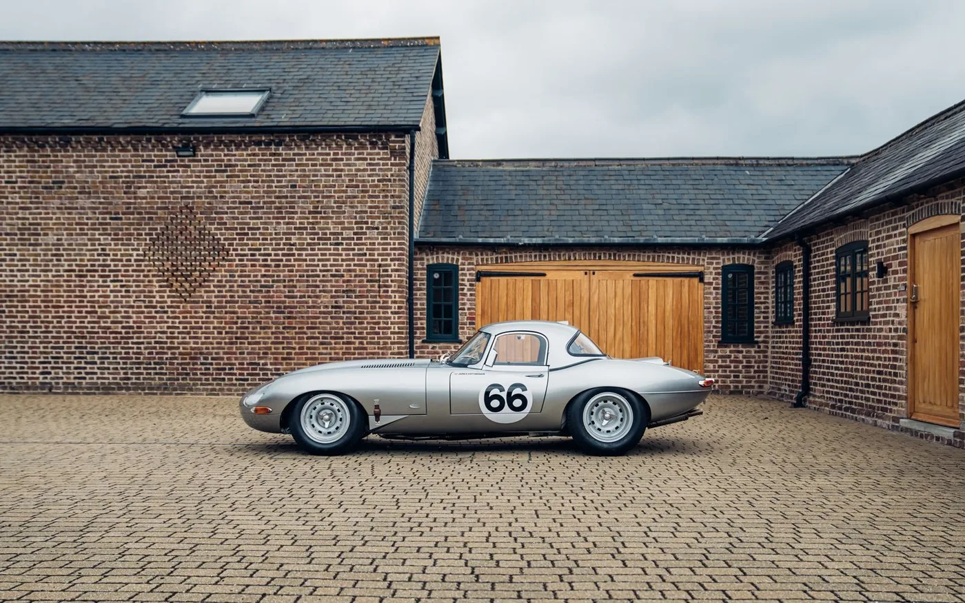 1963 Jaguar E-Type Lightweight Continuation proposée par un concessionnaire spécialisé à Chorleywood, Royaume-Uni, photo 11 sur 15