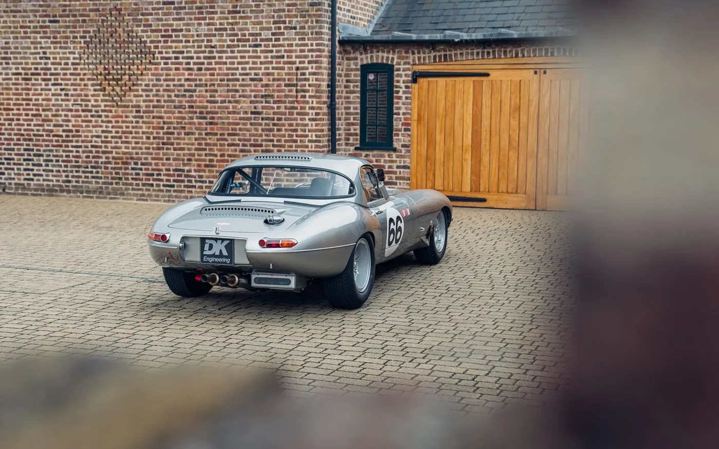1963 Jaguar E-Type Lightweight Continuation proposée par un concessionnaire spécialisé à Chorleywood, Royaume-Uni, photo 13 sur 15