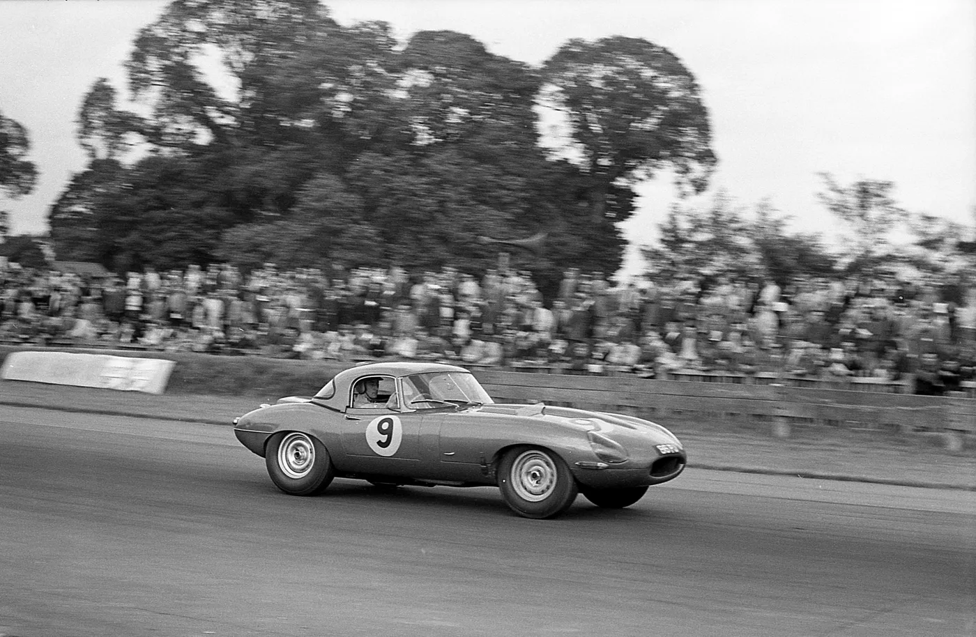 1963 Jaguar E-Type Lightweight offered by a specialist dealer in Chorleywood, United Kingdom, photo 3 of 15