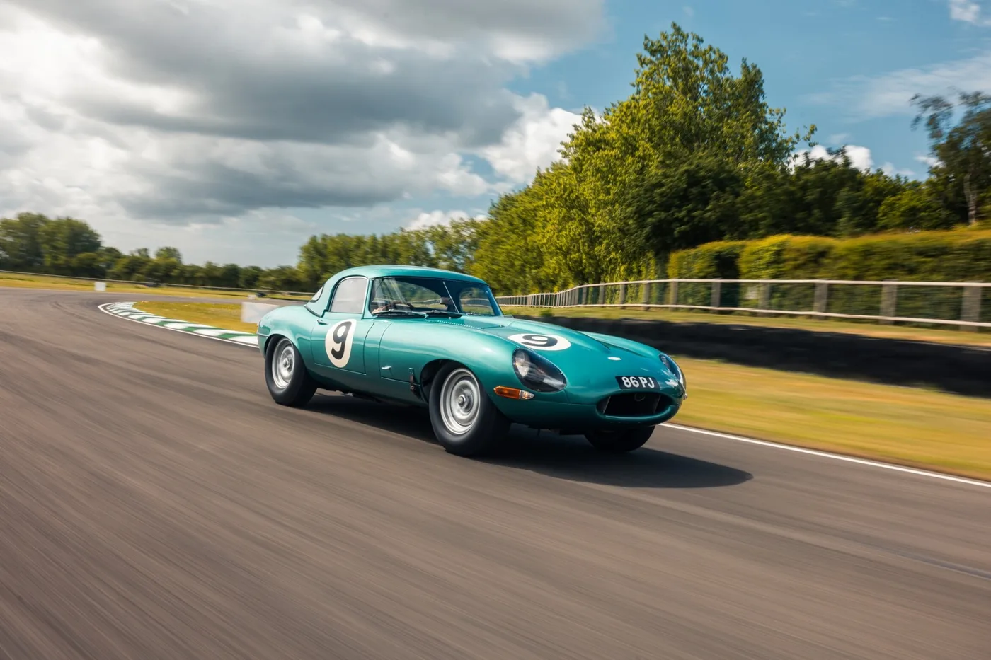 1963 Jaguar E-Type Lightweight offered by a specialist dealer in Chorleywood, United Kingdom, photo 4 of 15
