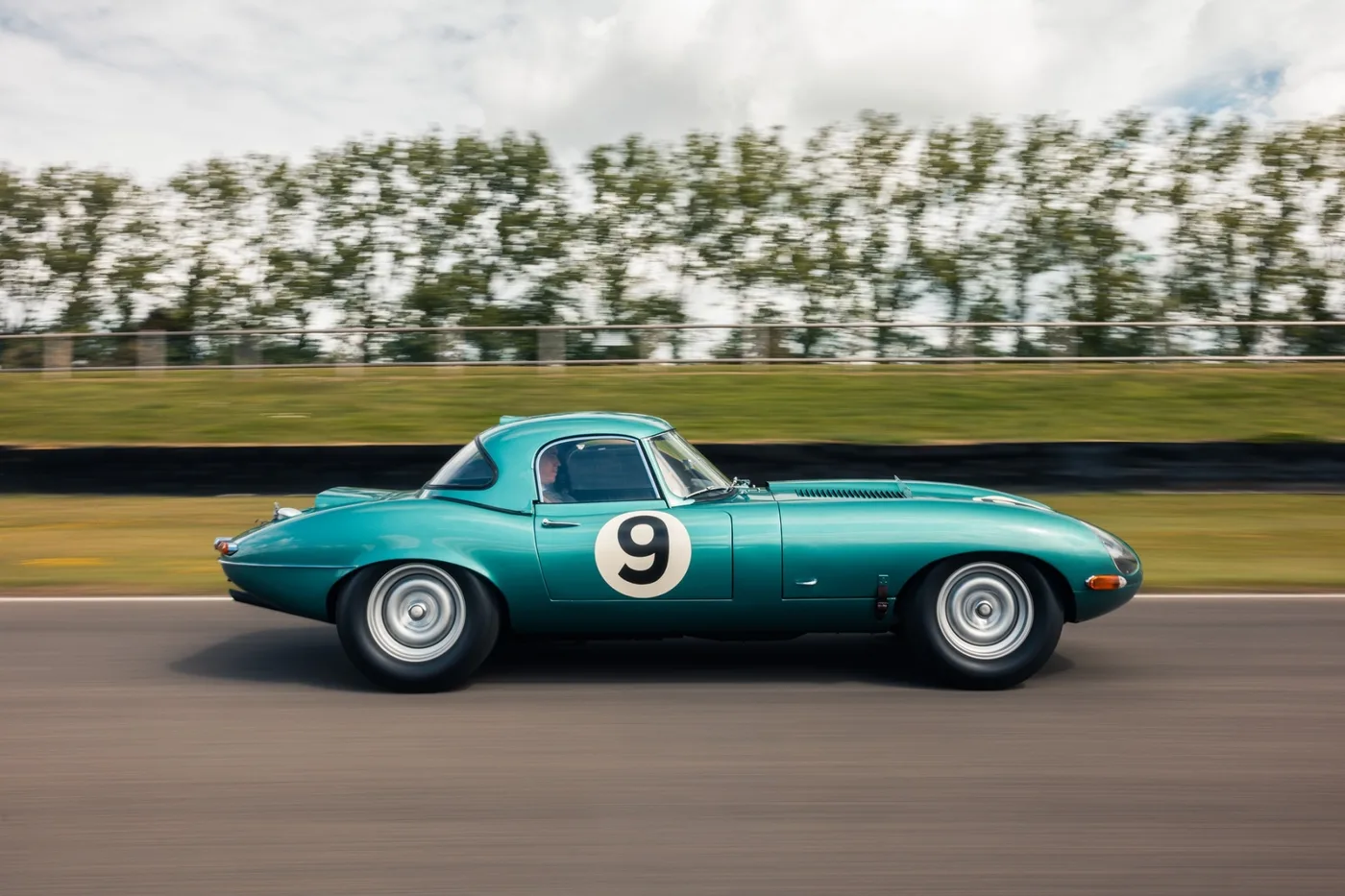 1963 Jaguar E-Type Lightweight offered by a specialist dealer in Chorleywood, United Kingdom, photo 5 of 15