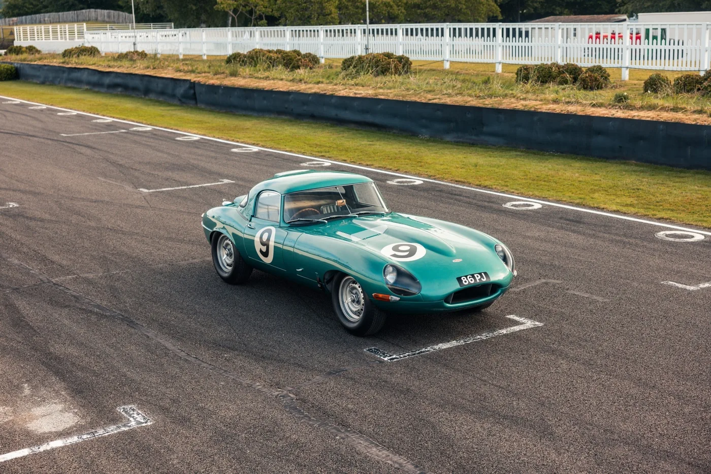 1963 Jaguar E-Type Lightweight offered by a specialist dealer in Chorleywood, United Kingdom, photo 9 of 15