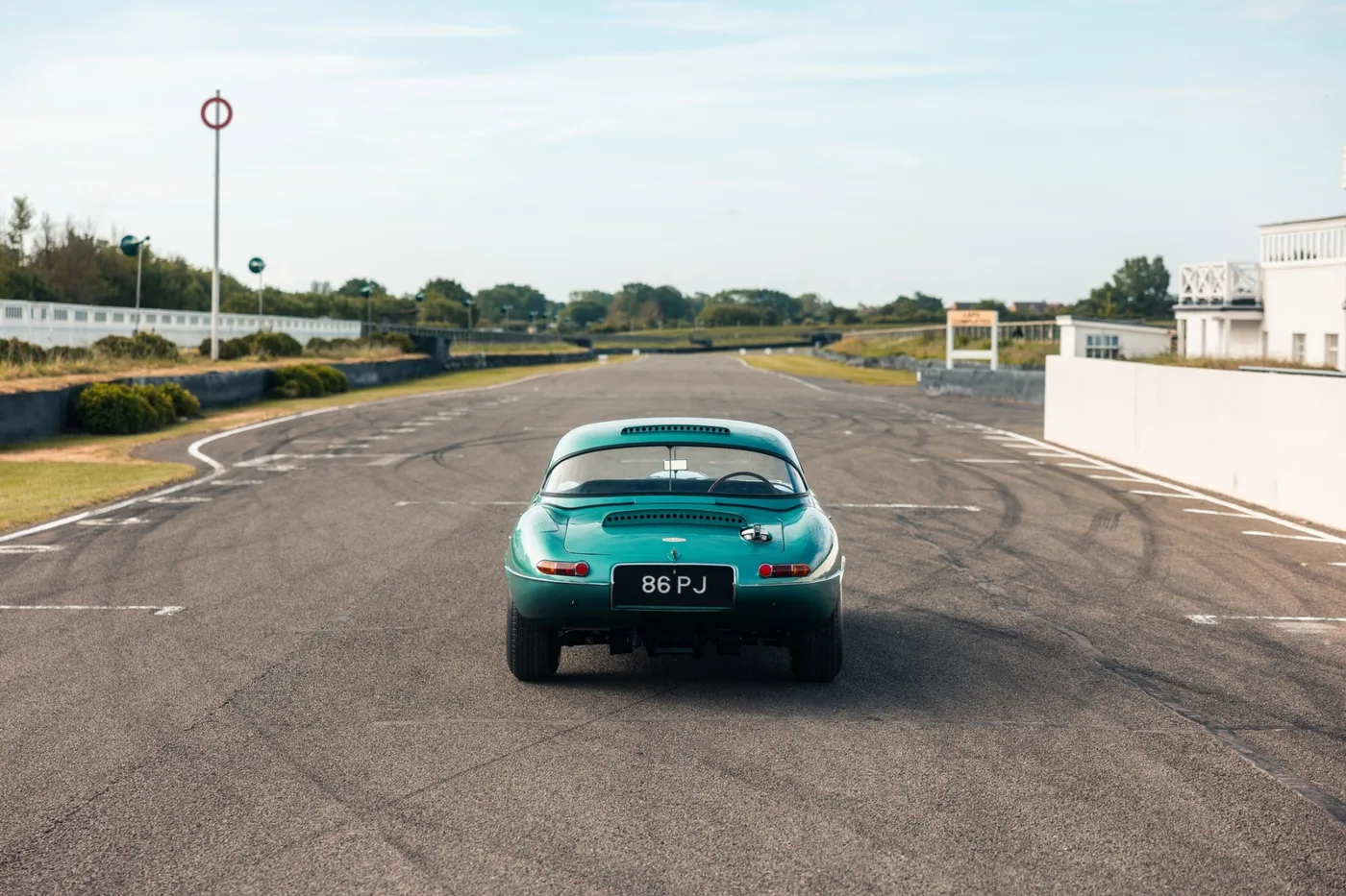 1963 Jaguar E-Type Lightweight offered by a specialist dealer in Chorleywood, United Kingdom, photo 13 of 15