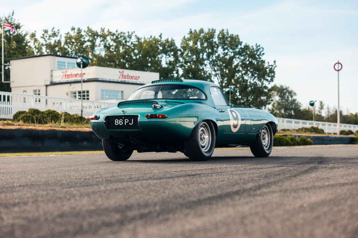1963 Jaguar E-Type Lightweight offered by a specialist dealer in Chorleywood, United Kingdom, photo 14 of 15