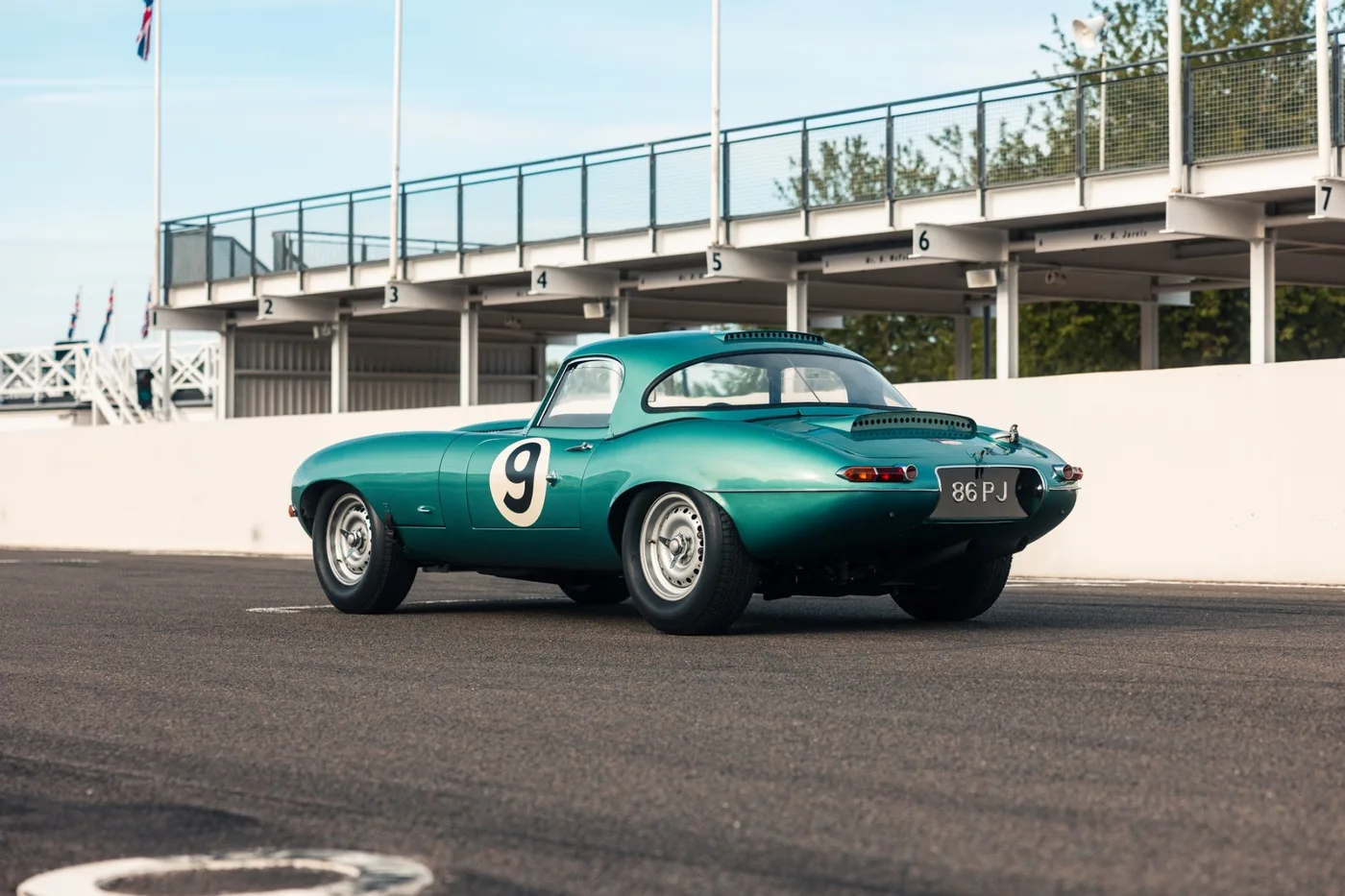 1963 Jaguar E-Type Lightweight offered by a specialist dealer in Chorleywood, United Kingdom, photo 15 of 15