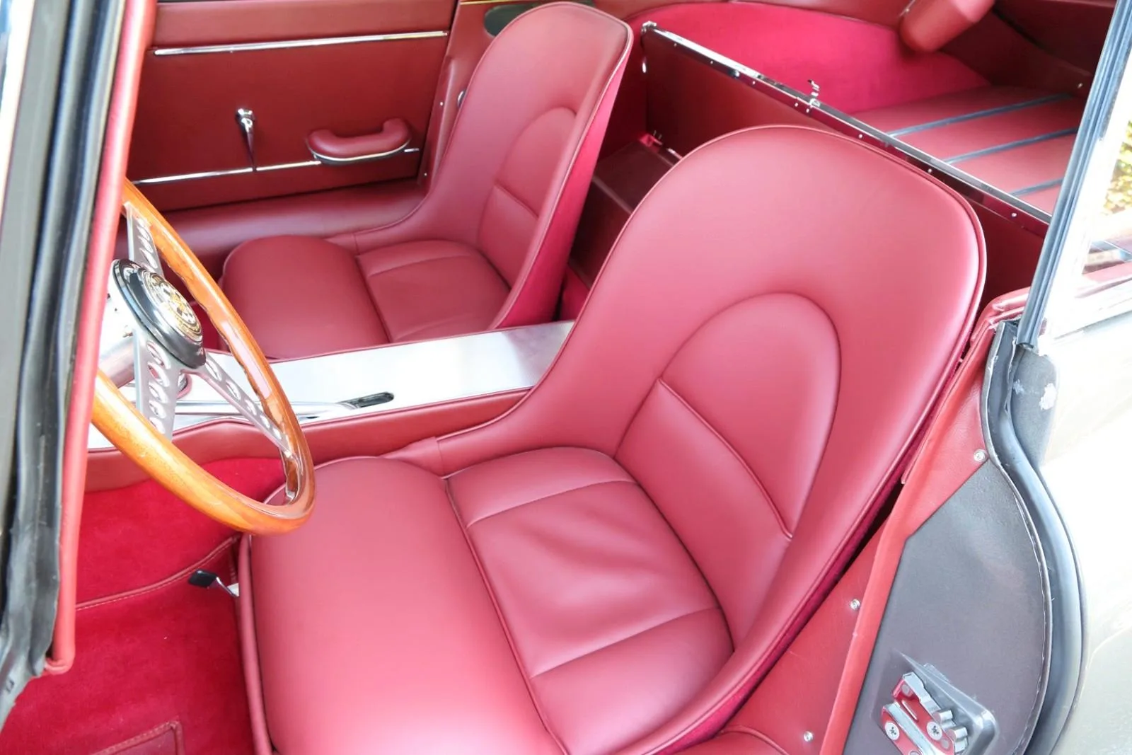 1963 Jaguar E-Type Series 1 3.8 Fixed Head Coupé, 13/24