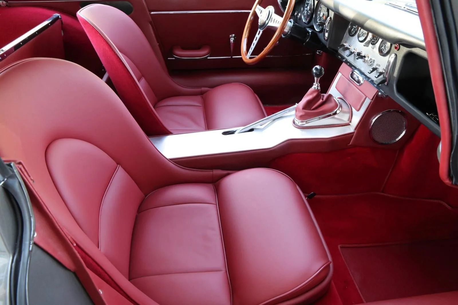 1963 Jaguar E-Type Series 1 3.8 Fixed Head Coupé, 15/24