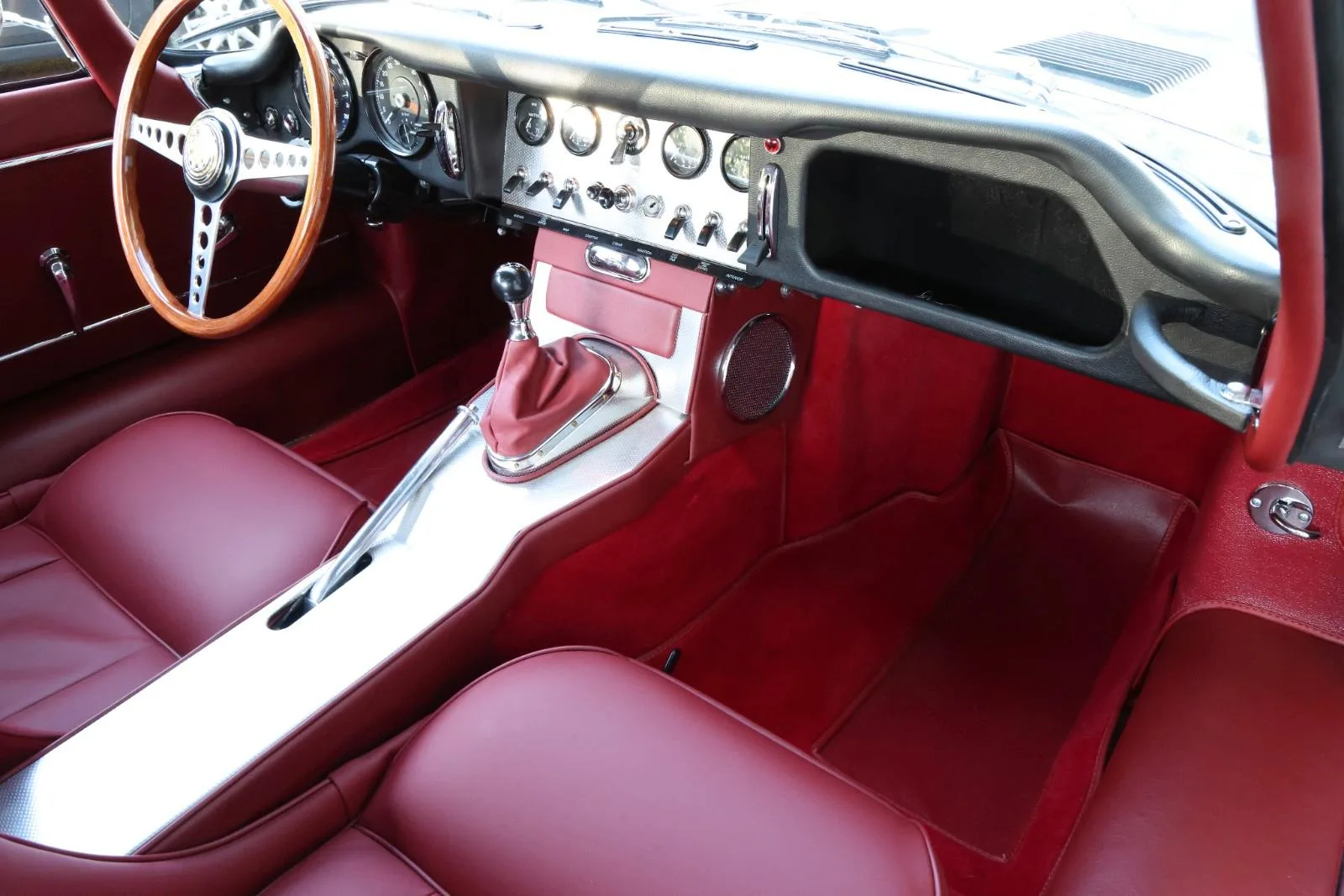 1963 Jaguar E-Type Series 1 3.8 Fixed Head Coupé, 16/24