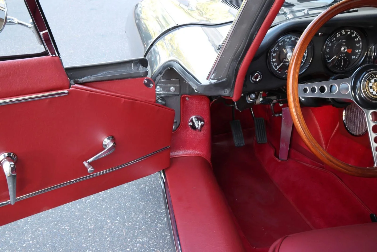 1963 Jaguar E-Type Series 1 3.8 Fixed Head Coupé, 17/24