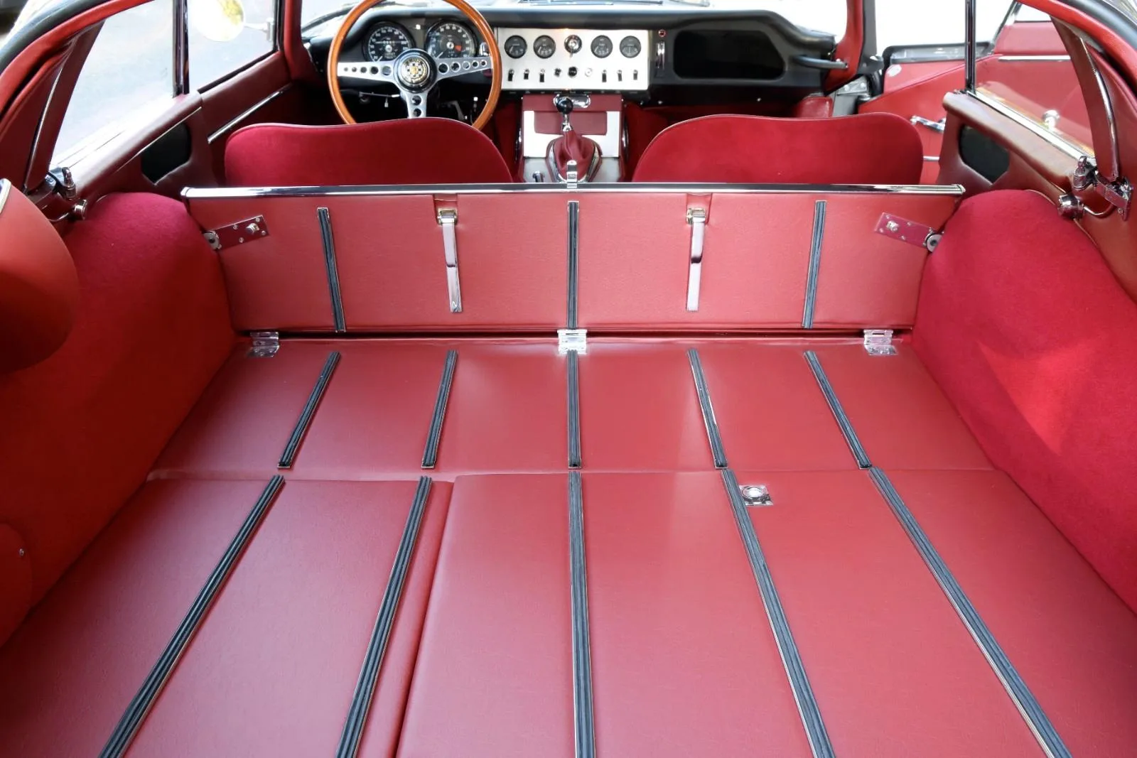 1963 Jaguar E-Type Series 1 3.8 Fixed Head Coupé, 19/24