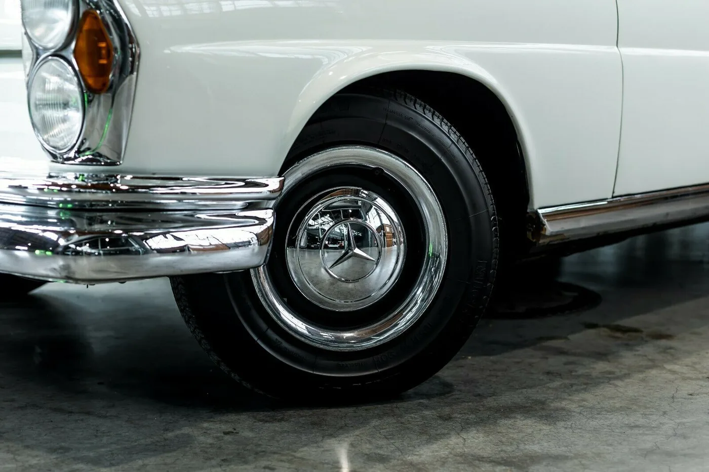 1963 Mercedes-Benz 220 SE Cabriolet proposée par un concessionnaire spécialisé à Neuss, Allemagne, photo 8 sur 10