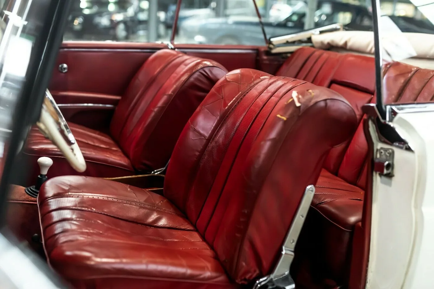 1963 Mercedes-Benz 220 SE Cabriolet proposée par un concessionnaire spécialisé à Neuss, Allemagne, photo 10 sur 10
