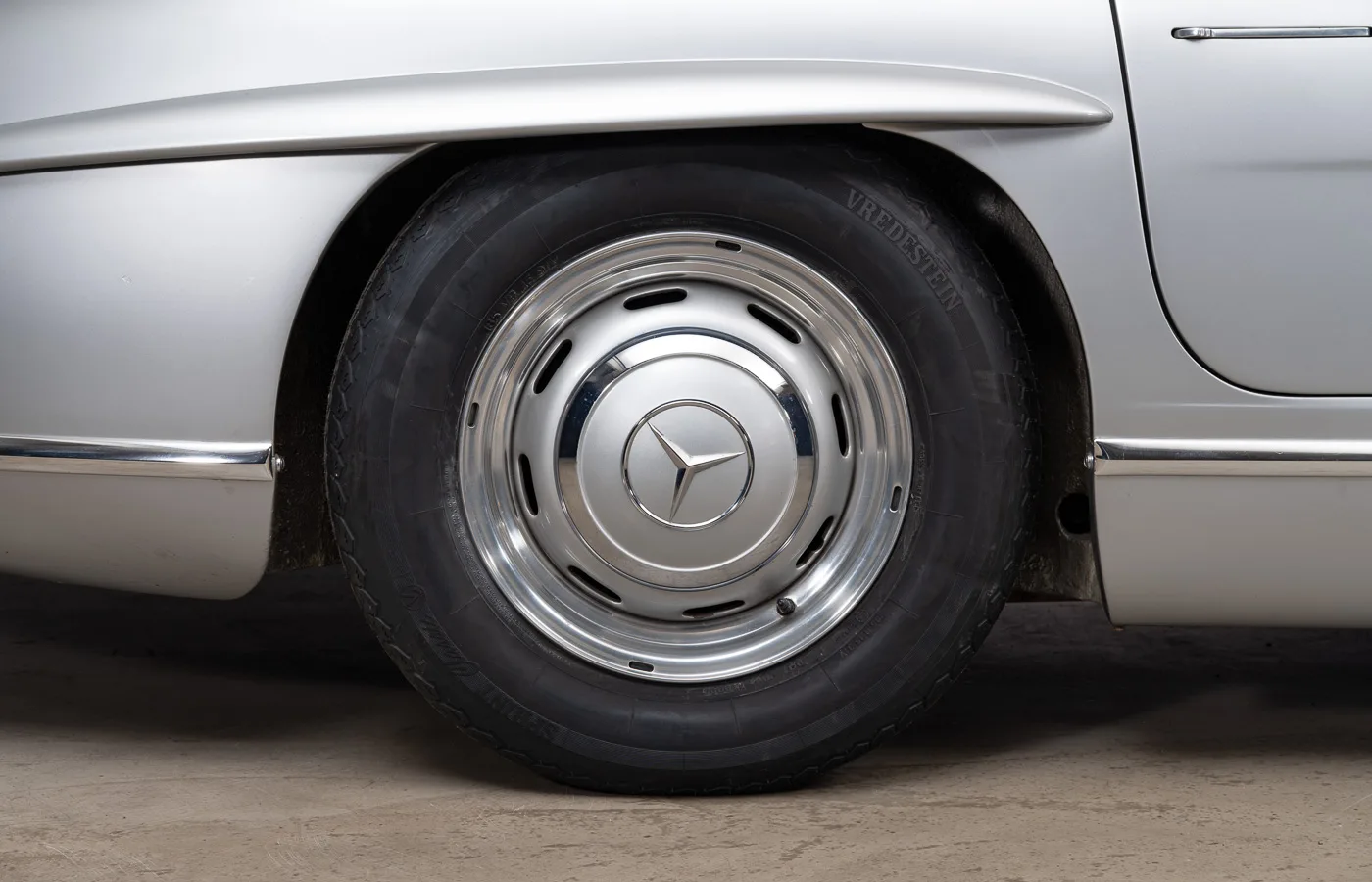 1963 Mercedes-Benz 300 SL Roadster, 14/30