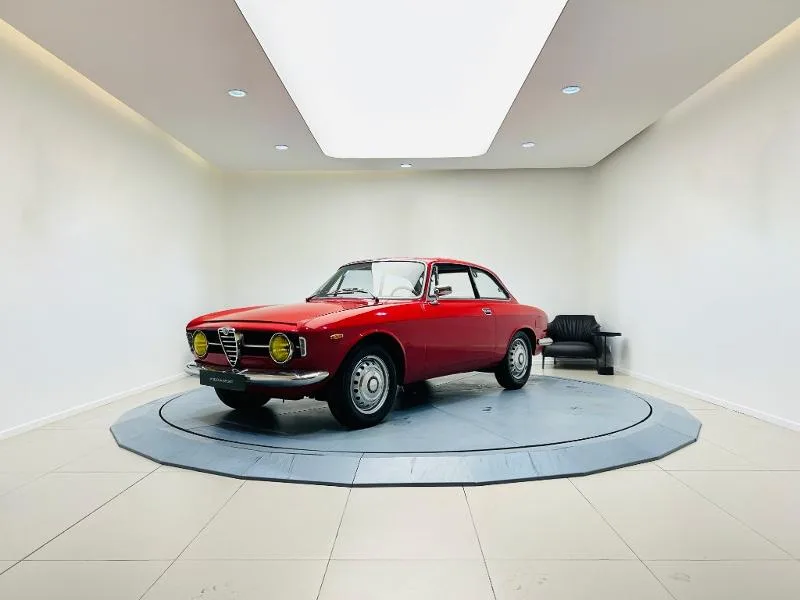 1964 Alfa Romeo Giulia Sprint GT offered by a specialist dealer in Balma, France, main photo