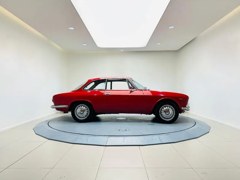 1964 Alfa Romeo Giulia Sprint GT, 8/20
