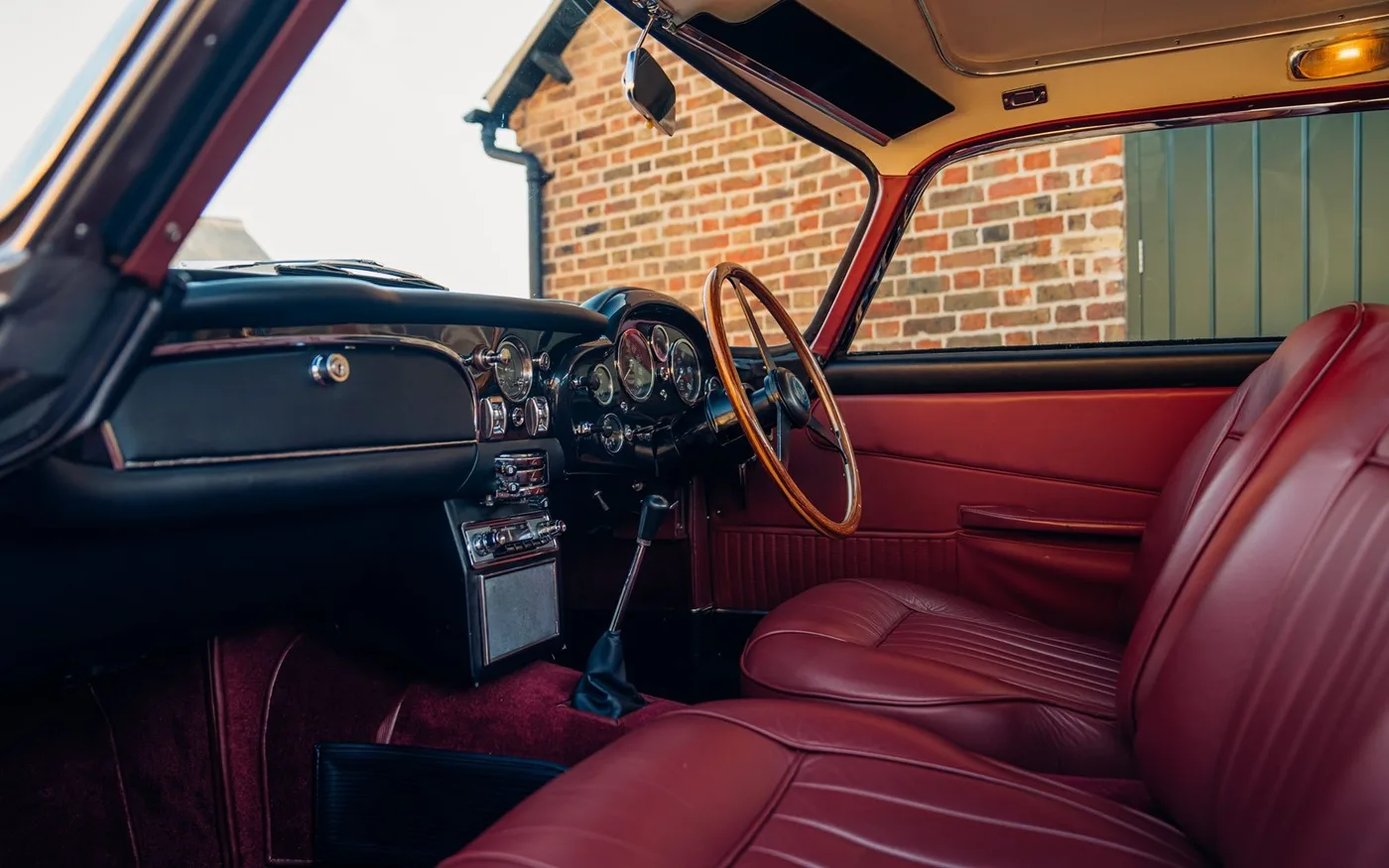 1964 Aston Martin DB5 offered by a specialist dealer in Chorleywood, United Kingdom, photo 10 of 15