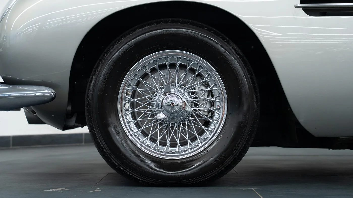 1964 Aston Martin DB5 offered by a specialist dealer in Swadlincote, United Kingdom, photo 13 of 15