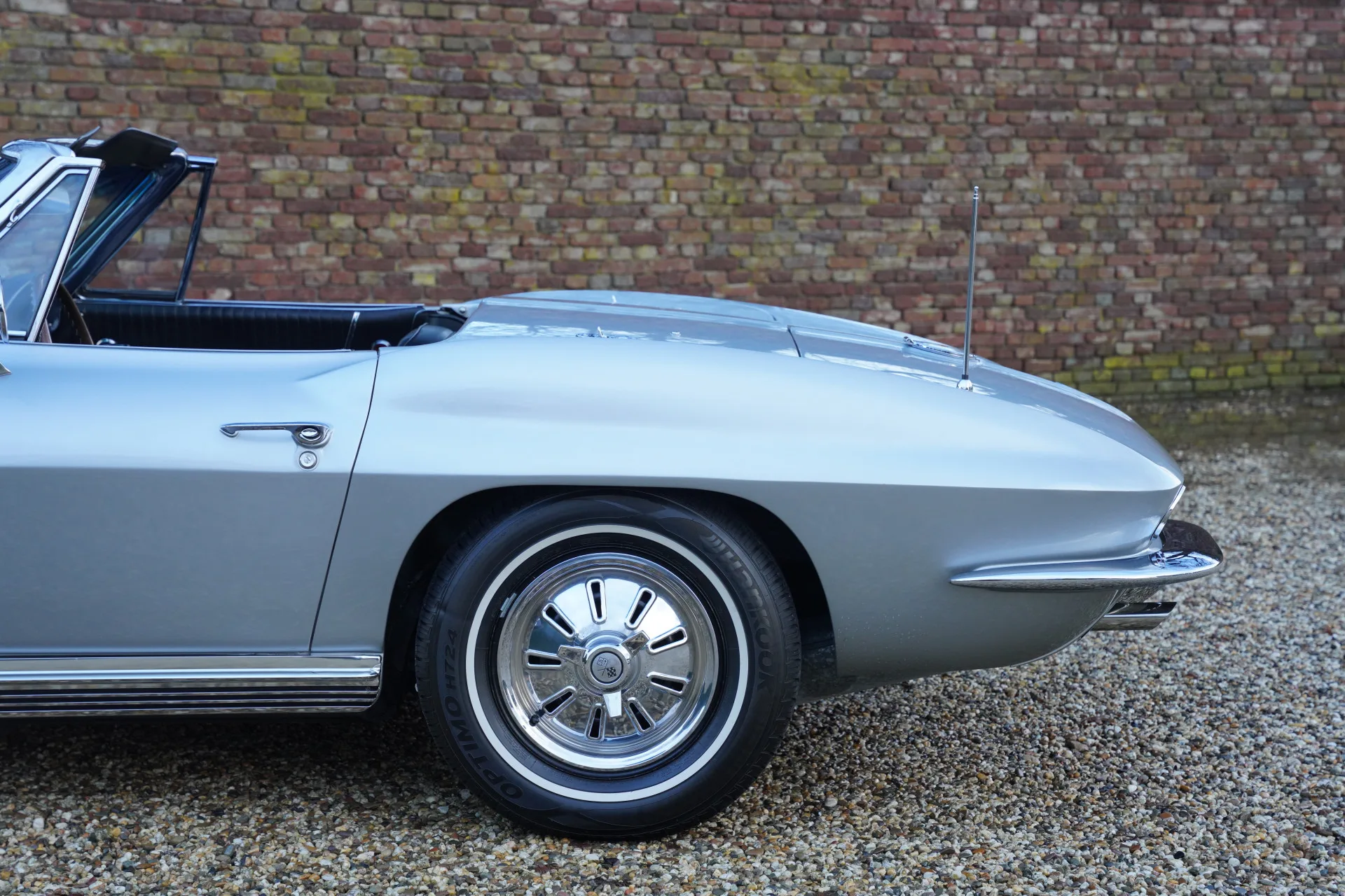 1964 Chevrolet Corvette C2 Sting Ray Convertible, 24/30
