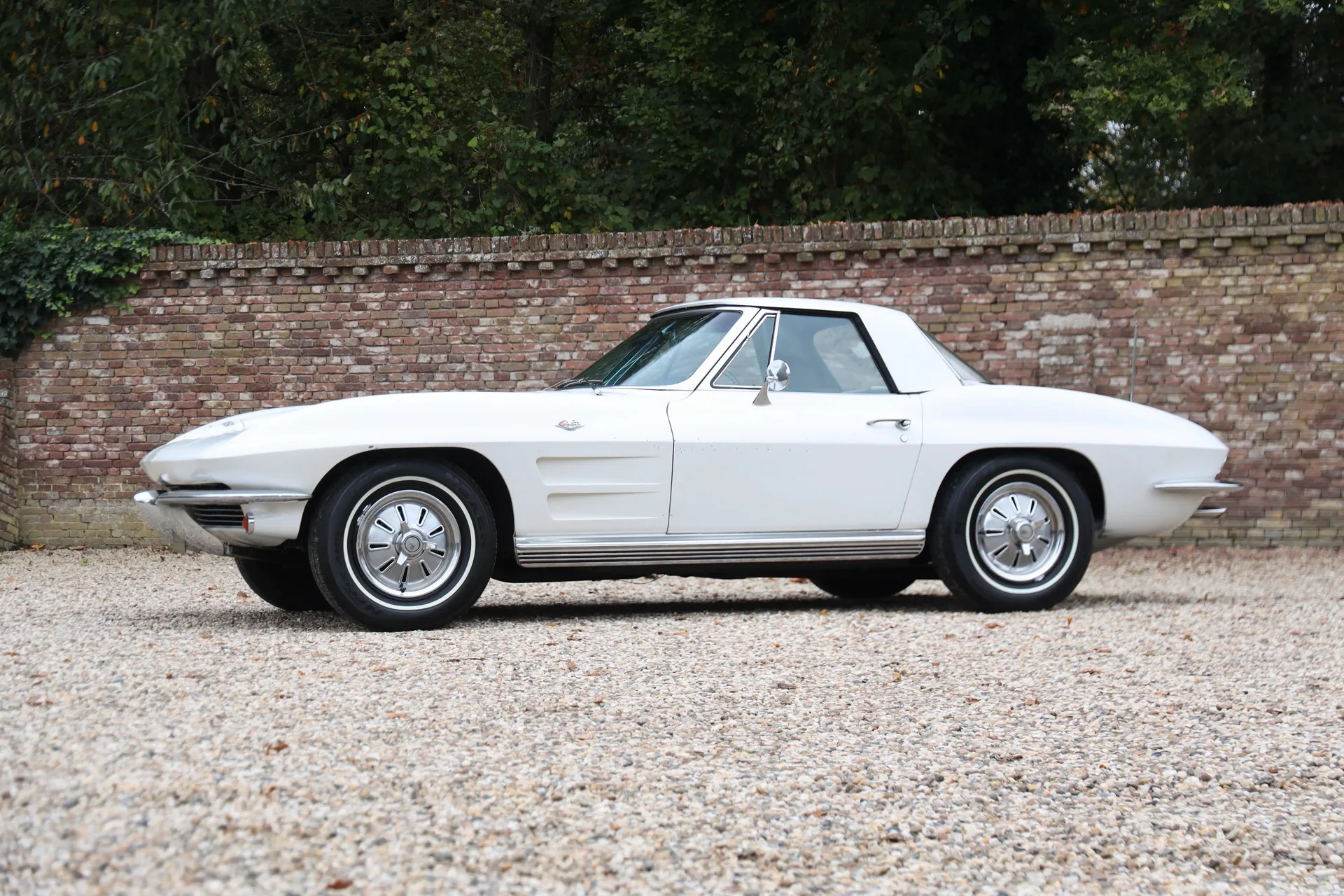 1964 Chevrolet Corvette C2 Sting Ray Convertible, 21/30