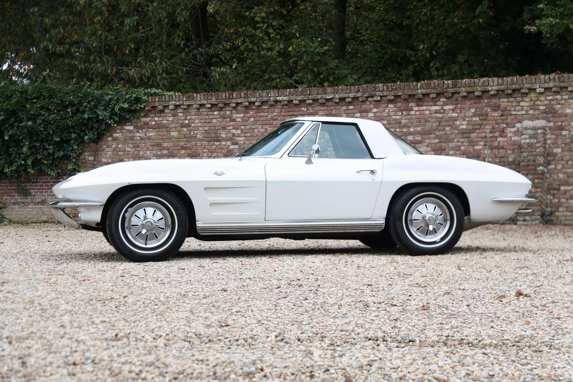 1964 Chevrolet Corvette C2 Sting Ray Convertible, 23/30