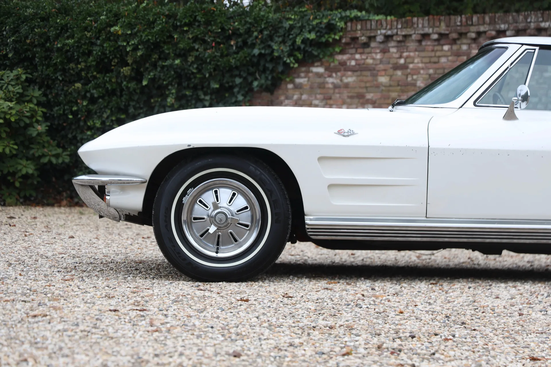 1964 Chevrolet Corvette C2 Sting Ray Convertible, 24/30