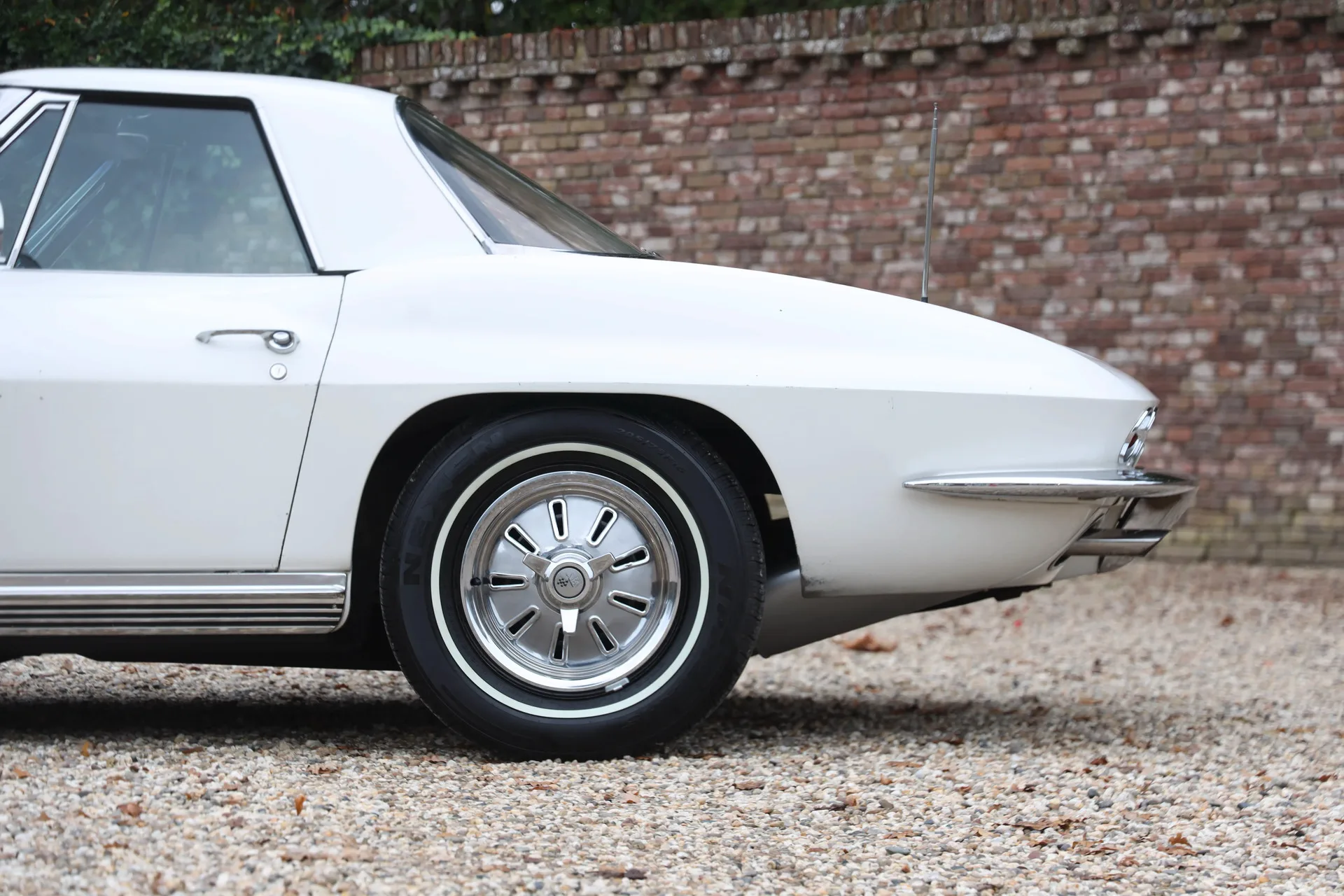 1964 Chevrolet Corvette C2 Sting Ray Convertible, 27/30
